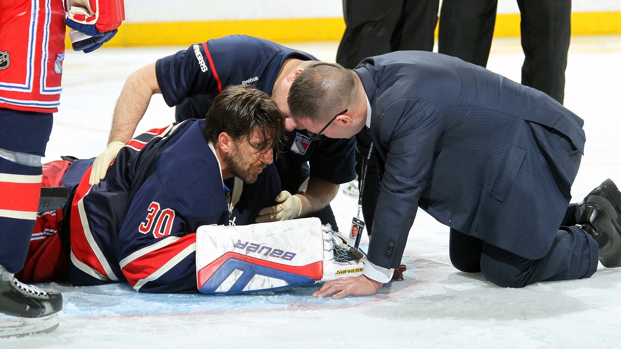 Lundqvist shakes off injury to lift Rangers over Hurricanes